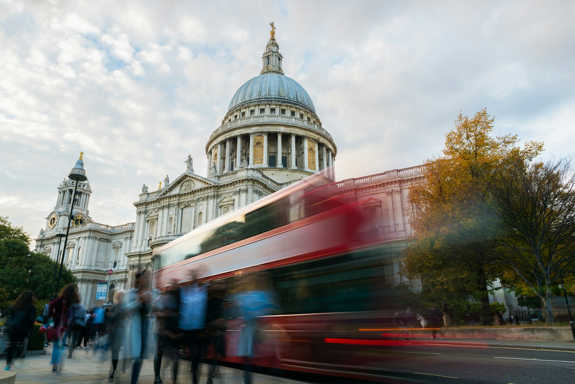 England's new travel rules spark confusion as some vaccinated travelers